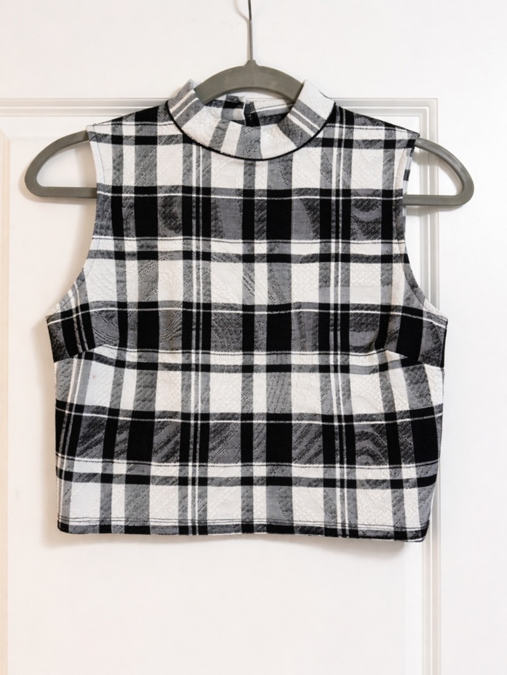 Bebe Black & White Plaid Sleeveless Mock Neck Crop Top